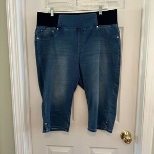 Women's Cropped Blue Jeans